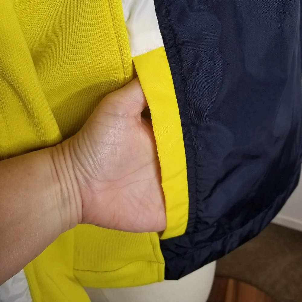 Nike Woman’s Windbreaker. Size Large, 12-14 - Picture 5 of 12